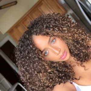 Meet your Posher, Dania